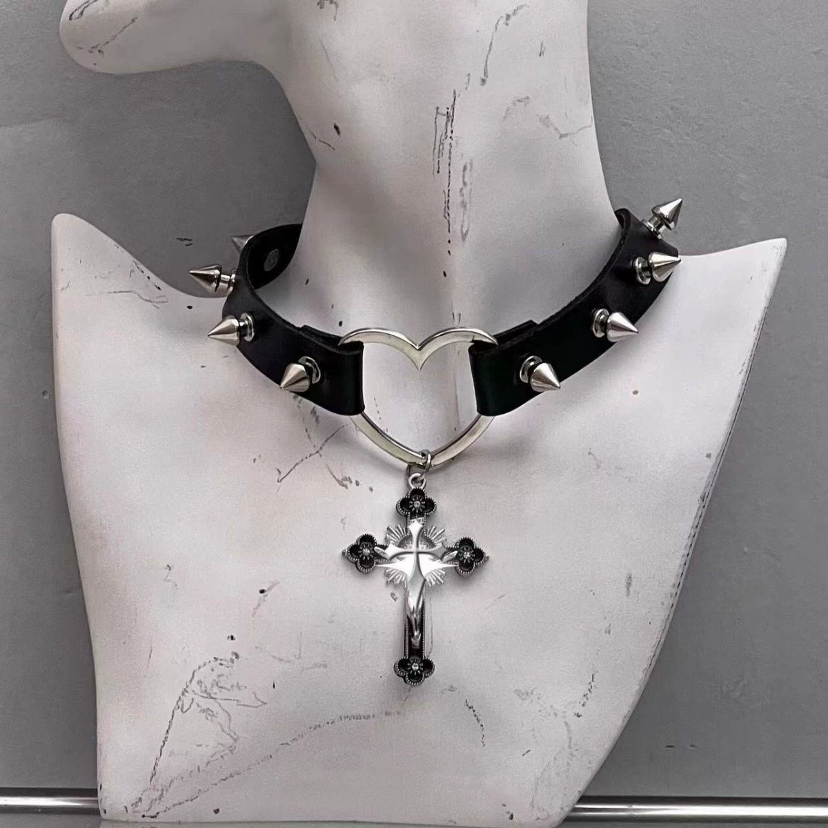 Choker Necklace, Retro Solar Sun Pendant, Universal Denim Style, Adjustable Fit