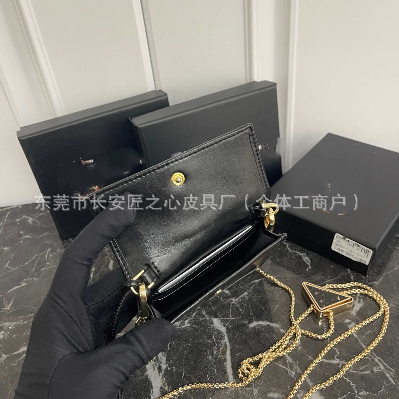 P拉达2025新款三角标油蜡牛皮女士 斜挎包2M0513专供跨境高端品质|undefined