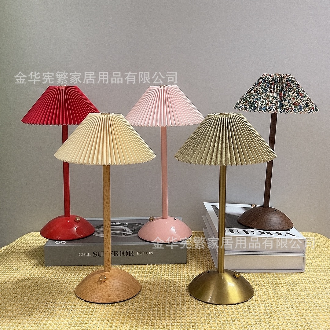 Luz de cabezal de cama dormitorio cálida ins luces de tres colores de luz de luz de escritorio de tacto atmósfera simple adornos pequeños flores de fractura USB carga