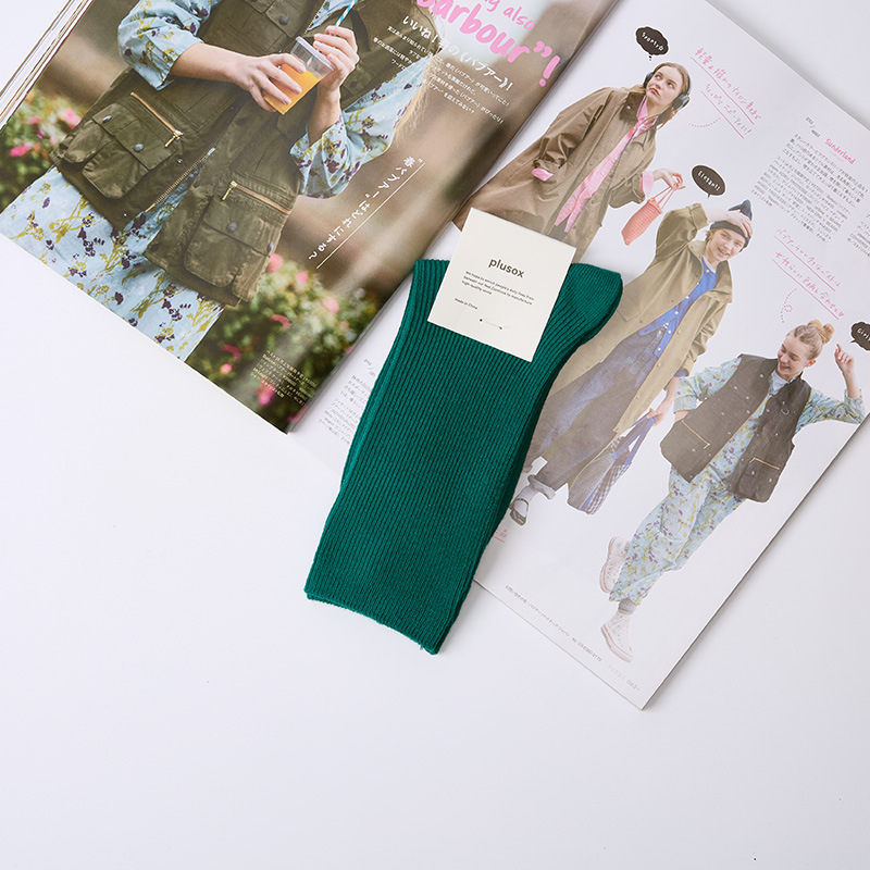 Venta al por mayor calcetines de pila de mujer nueva japonesa otoño color sólido calcetines de algodón de longitud media calcetines de color caramelo de aguja doble de mujer