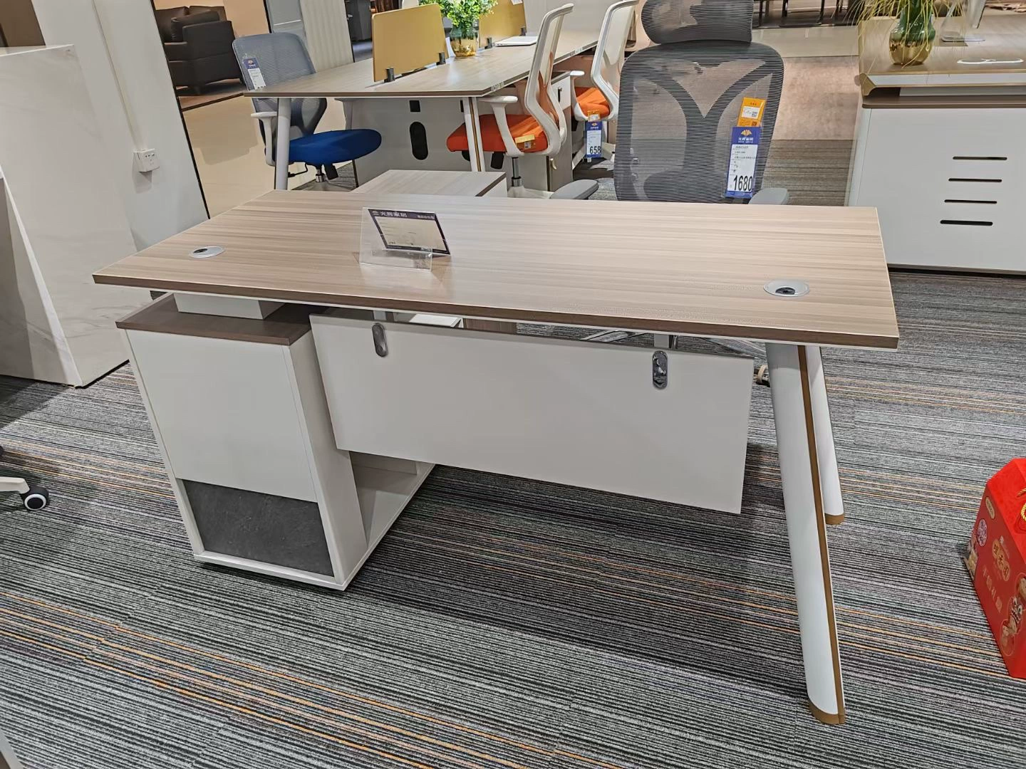 Офисный стол и стул для персонала, простой современный компьютерный стол, небольшой офисный стол для руководителя