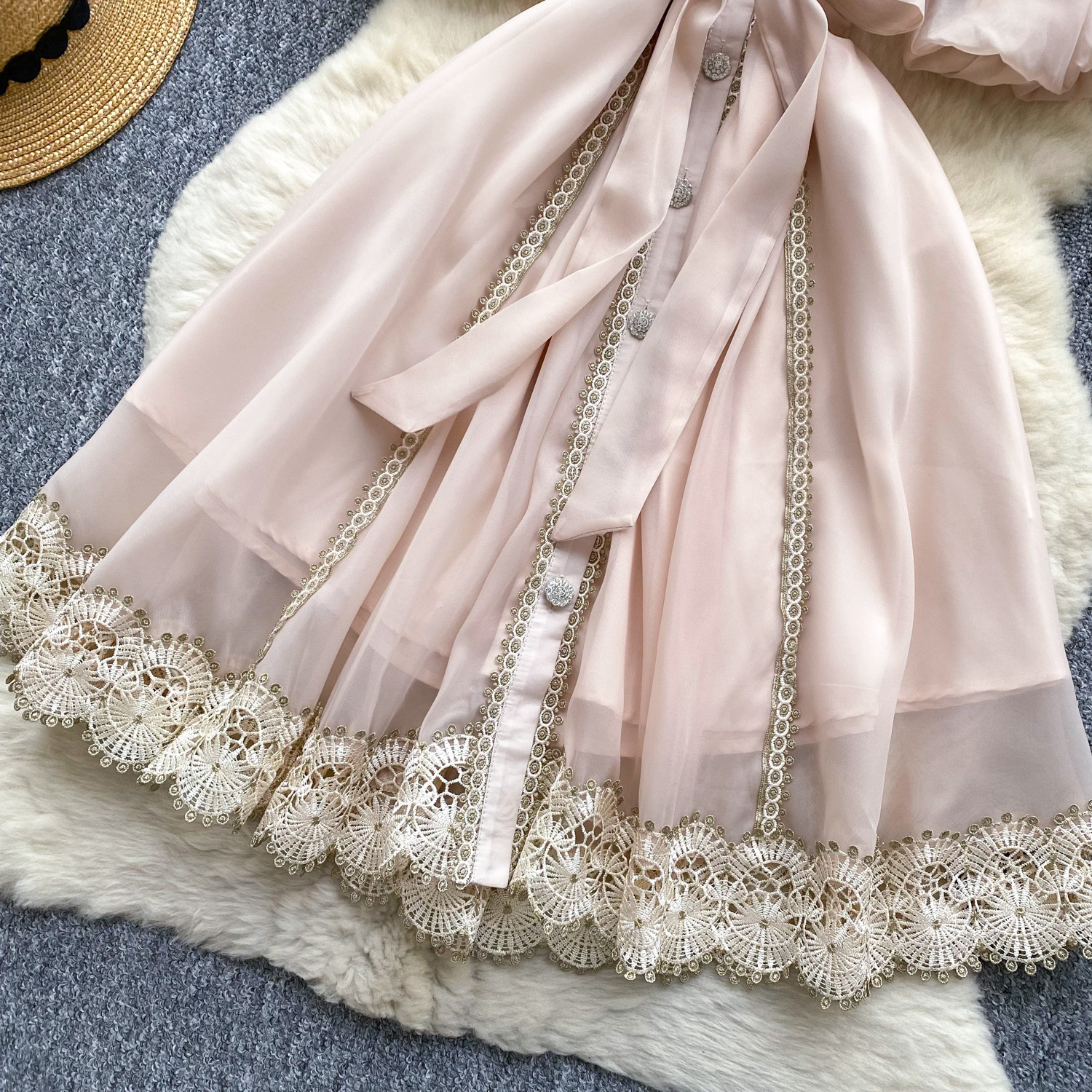 Women's Clothing Niche Retro Palace Style Heavy Lace Splicing Tie Waist Lantern Sleeve Mesh Dress_ecoleips.com