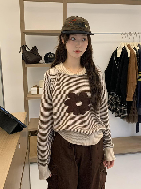 条纹小翻领刺绣花朵针织衫女2025早秋单穿小香风宽松慵懒穿搭上衣|undefined