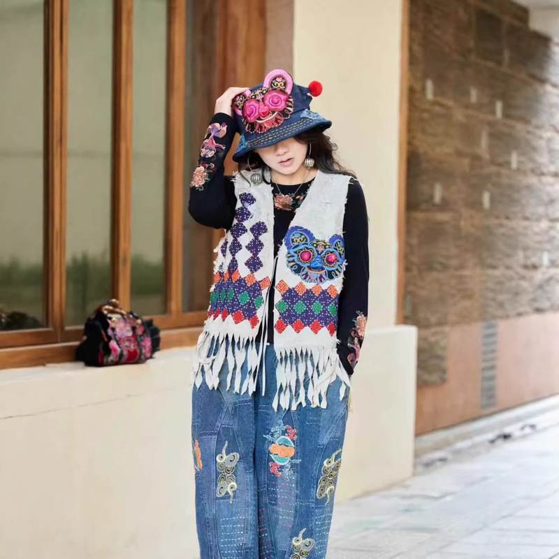 Yunnan-Style Original Design Improved Patchwork Ethnic Style Hand-Embroidered Denim Vest and Jeans Yunnan-Style Original Design Improved Patchwork Ethnic Style Hand-Embroidered Denim Vest and Jeans