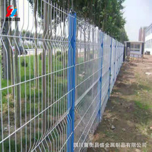 桃型柱护栏三角折弯防护网高速公路护栏网铁路围栏包塑铁丝围栏