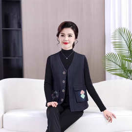 中老年牛仔马甲女妈妈春秋外套加肥绣花坎肩无袖宽松薄款马夹背心