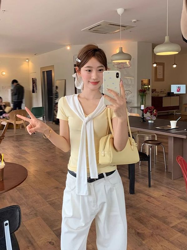 高品質の優しい黄色のフェイクツーピースVネックショールレースアップ半袖Tシャツレディーススリムフィットショートショルダートップレディース|undefined
