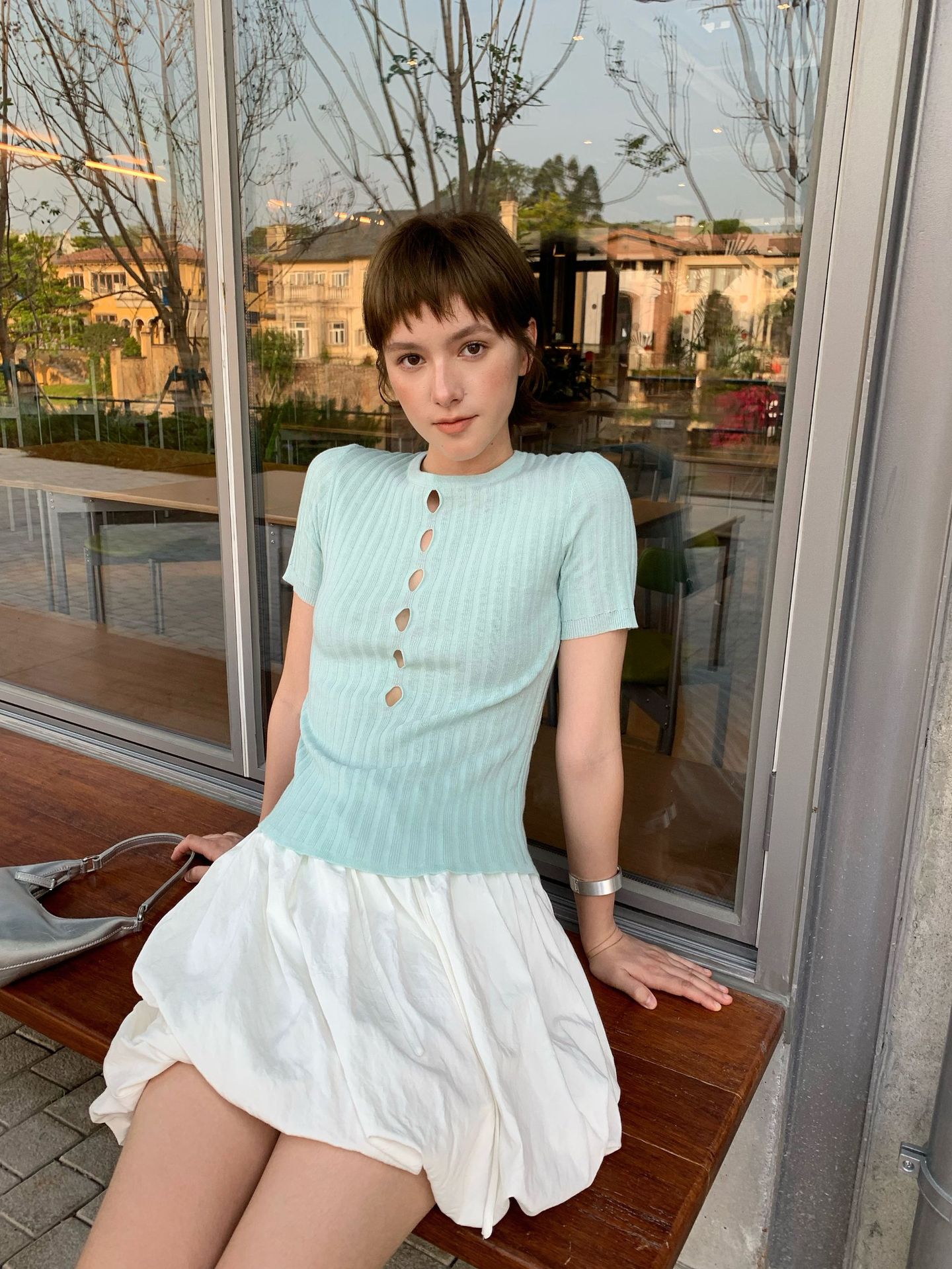 UNITY モードドーパミン中空デザインウールニット底シャツ初秋ホットガールスリムセーター女性のための