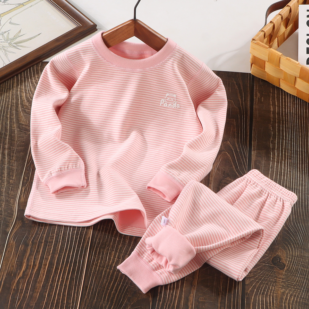 Niños de otoño y invierno lana seda abrigo de otoño pantalones de otoño hombres y mujeres rayas sin hueso conjunto de ropa de hogar caliente para niños mayores