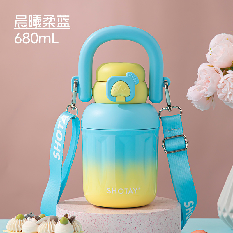 아침의 부드러운 파란색