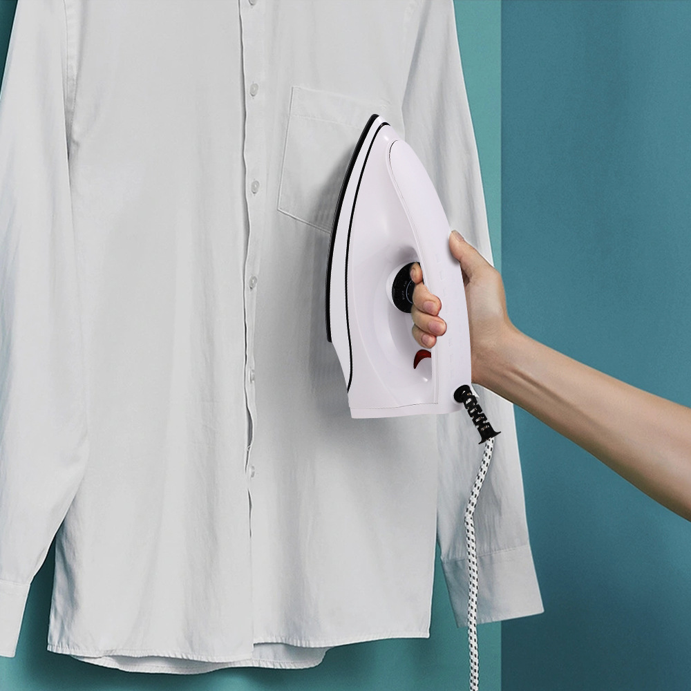 Estrella ganadora Comercio exterior Venta caliente estándar británico estándar europeo hogar pequeño planchado ropa plancha eléctrica