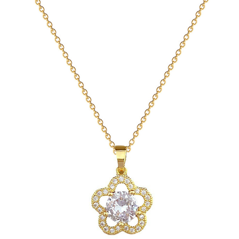 Five Leaf Flower Necklace In Titanium Steel With Gold Finish For Women_voghion.com