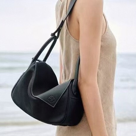 [Same style as Wang Churan] Palace-Style Yuanbao Bag, Top-Layer Cowhide Pillow Bag, Shoulder Bag, Crossbody Bag, Commute Armpit Bag, Trendy