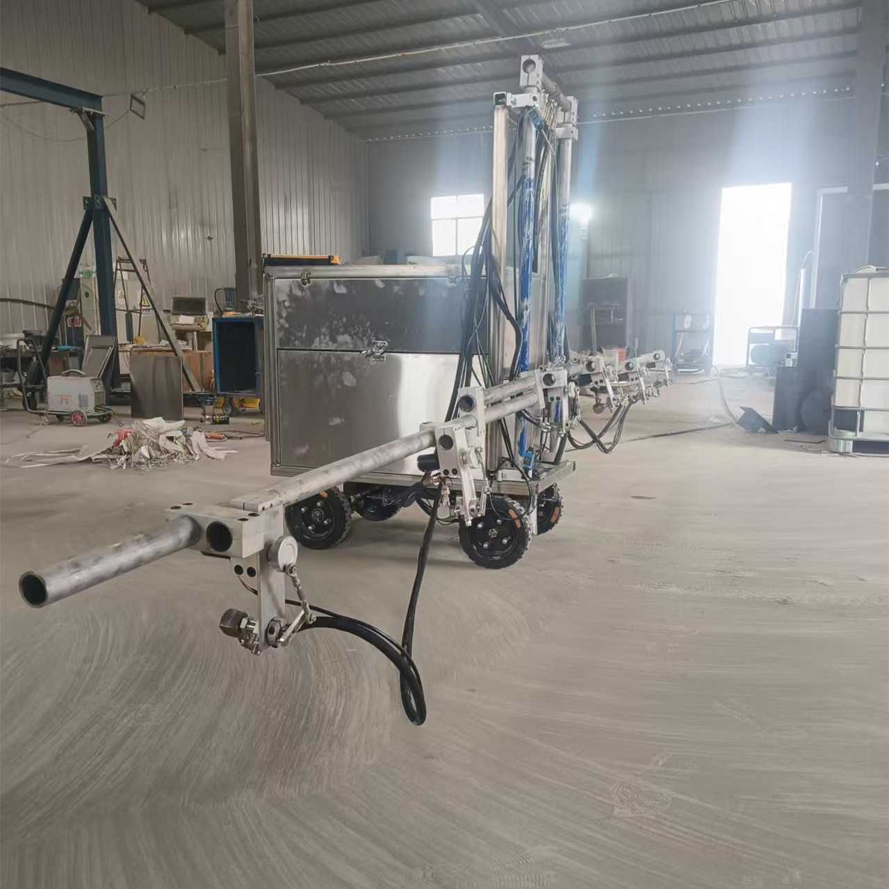 水拓高压清洗机 平养殖自动清洗机器人 多喷头行走清洗设备