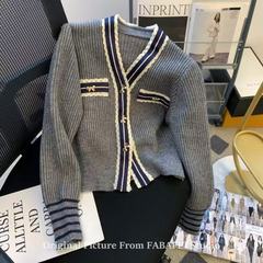 小香风蕾丝拼接V领撞色针织开衫女秋冬百搭长袖显瘦毛衣短款上衣