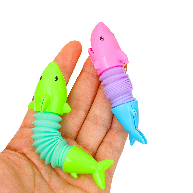 Tubo de tracción telescópico dinosaurio estand plaza estand juguetes al por mayor transfronterizos ventilación descompresión animal estiramiento tubo pequeño dinosaurio