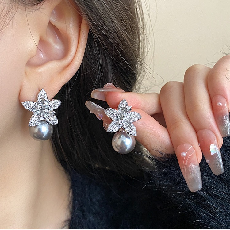 法式复古灰色珍珠耳钉女新款爆款高级感气质满钻花朵小众时尚耳饰