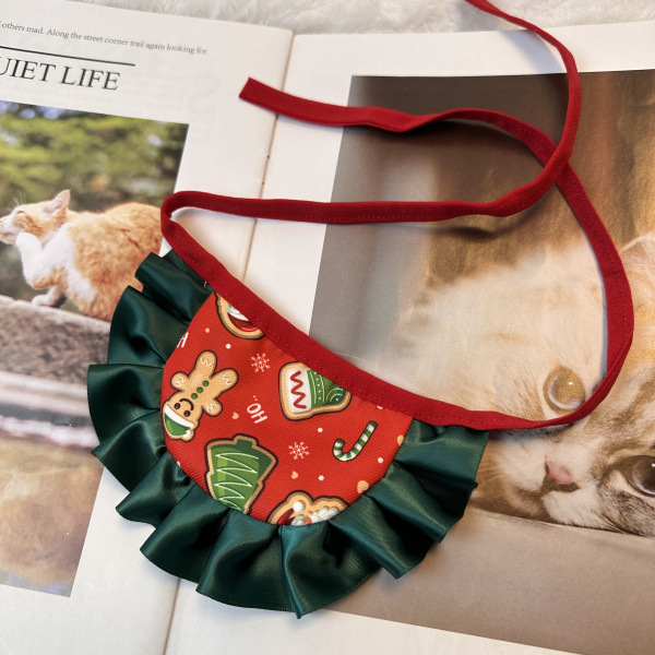 韓国の犬のパーティーのクリスマスの新年のマフラーは口を囲みます。|undefined