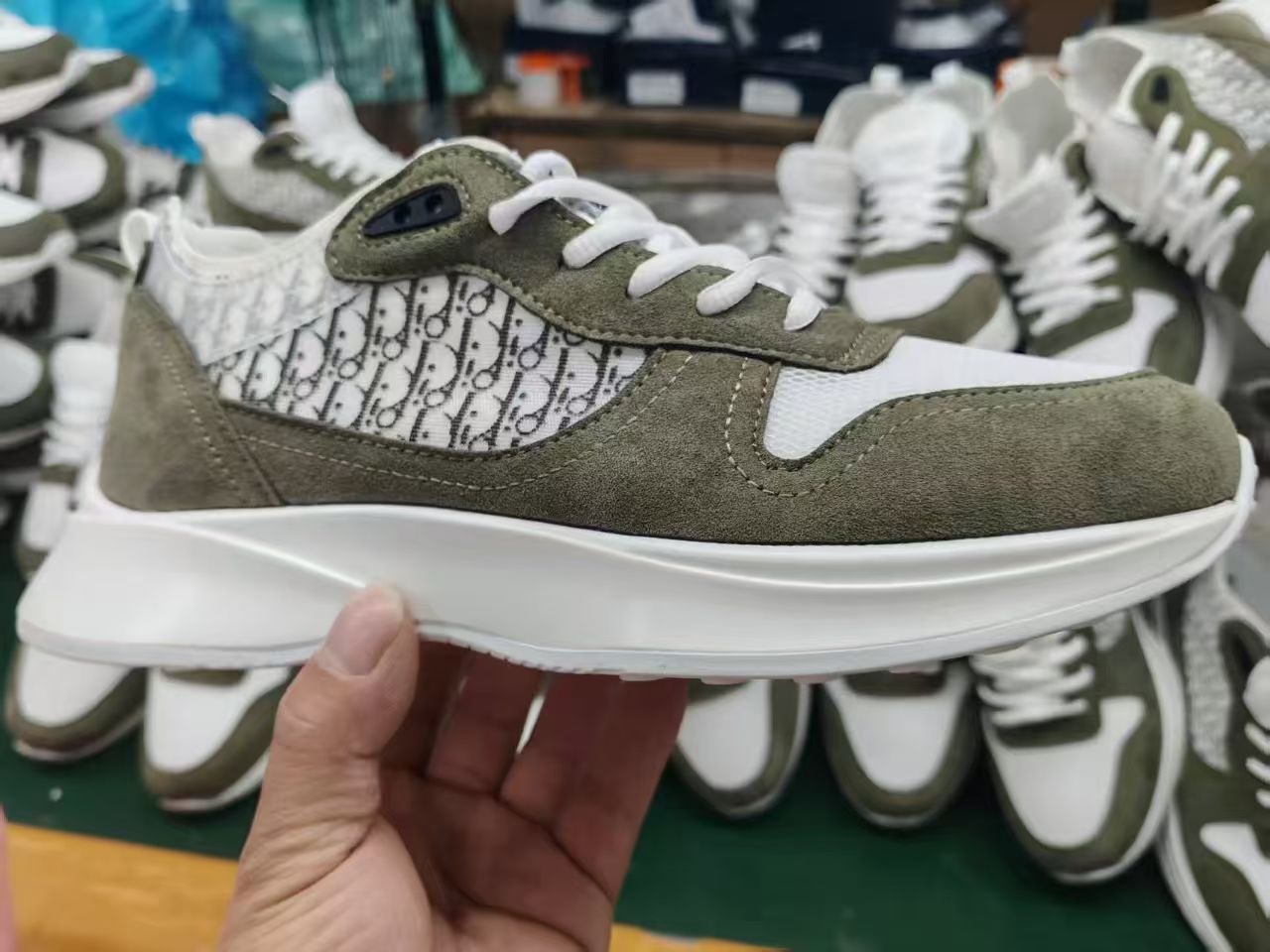 Zapatillas deportivas originales exclusivas europeas y americanas para hombre y mujer, modelo 530SG, con aumento de altura interno, estilo retro clásico, tipo 'dad shoes'.