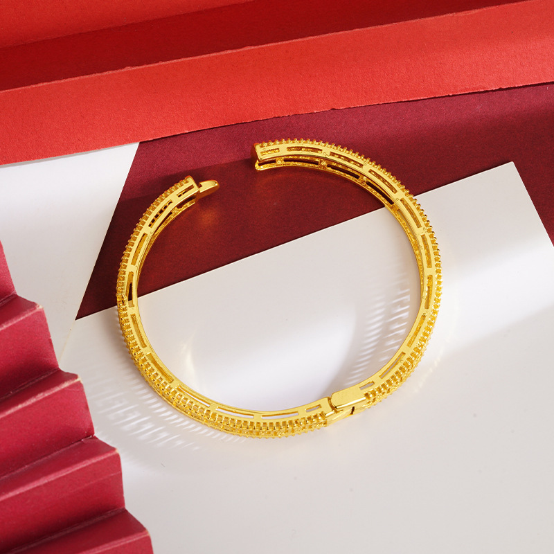 Arena antigua oro hueco nuevo patrón hebilla pulsera hombres y mujeres alta retención de color Vietnam chapado en oro de aleación de cobre Yiwu joyería al por mayor