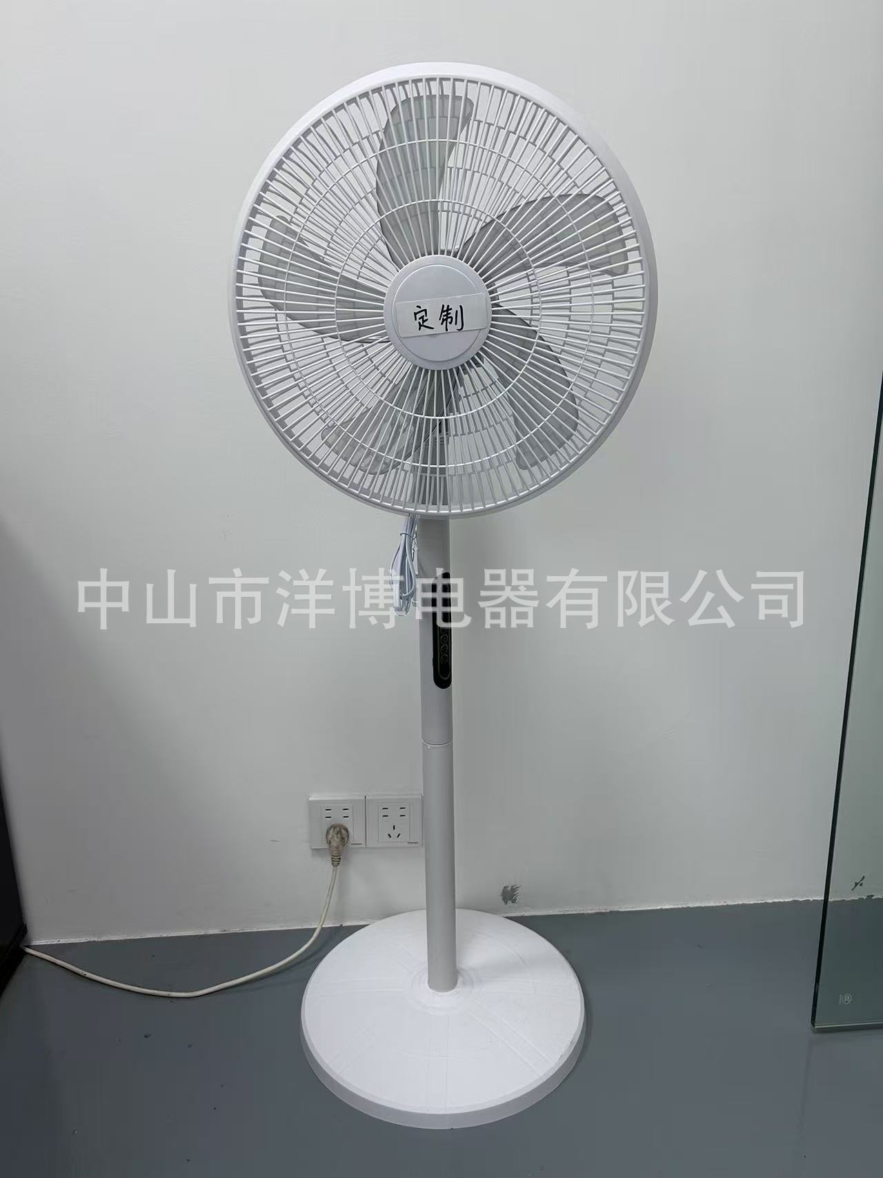 Ventilador eléctrico transfronterizo de 16 pulgadas ventilador de piso doméstico ventas directas de fábrica 110V -- 220V regalo sudamericano no ventilador al por mayor