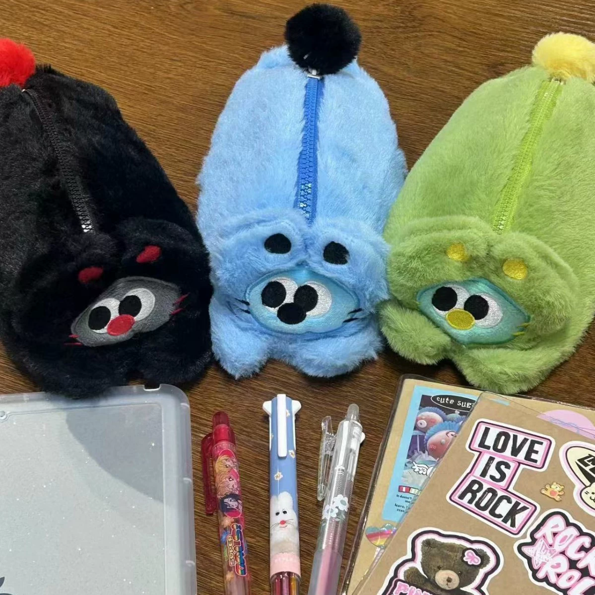 Мультяшная кукла плюшевая маленькая красная книга того же размера