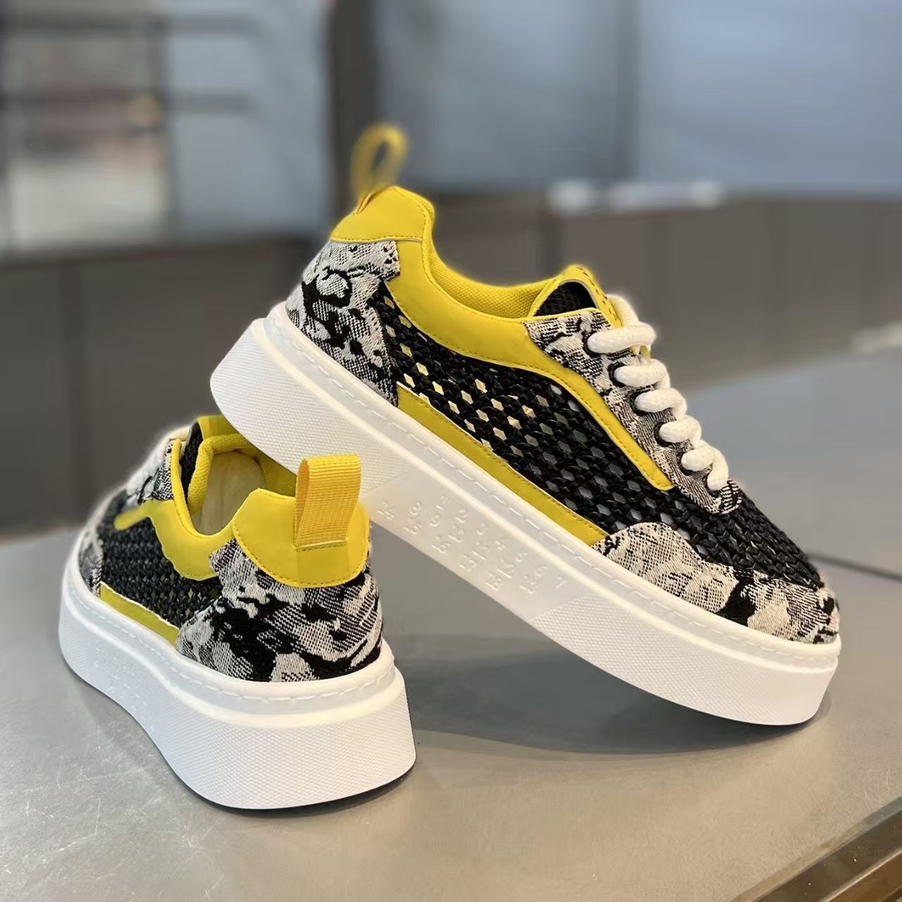 Zapatos masculinos en verano, superficie de malla tejida transpirable, zapatos deportivos y de ocio, zapatos de moda antideslizantes para hombres, suelas gruesas y zapatos blancos altos image 8