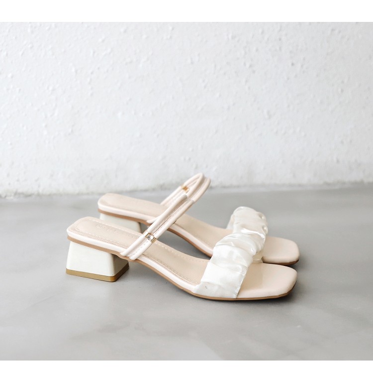 Sandalias para mujeres 2026 verano nuevo estilo exterior tacones gruesos antideslizantes red roja tacones franceses de hadas dos zapatillas frías image 6