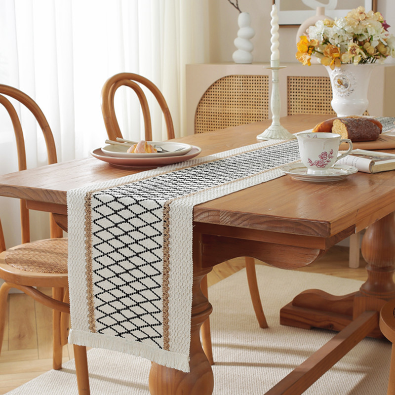 검은 대마 짠 테이블 러너 Misu