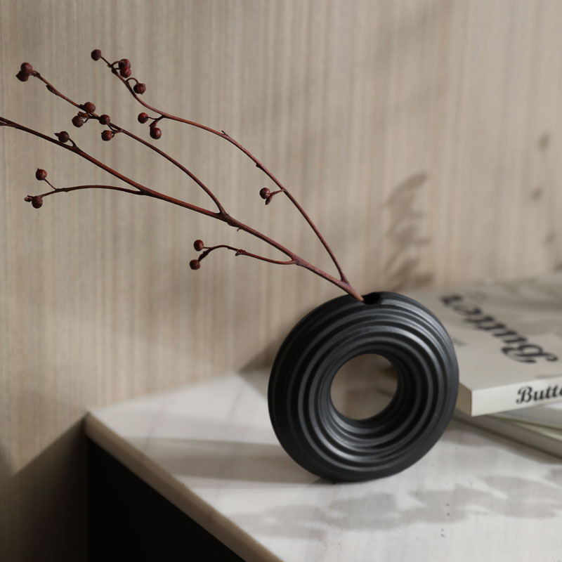Nórdico moderno simple y tranquilo vaso de cerámica en blanco y negro decoración de flores de decoración de escritorio suave de sala de patrón de hogar
