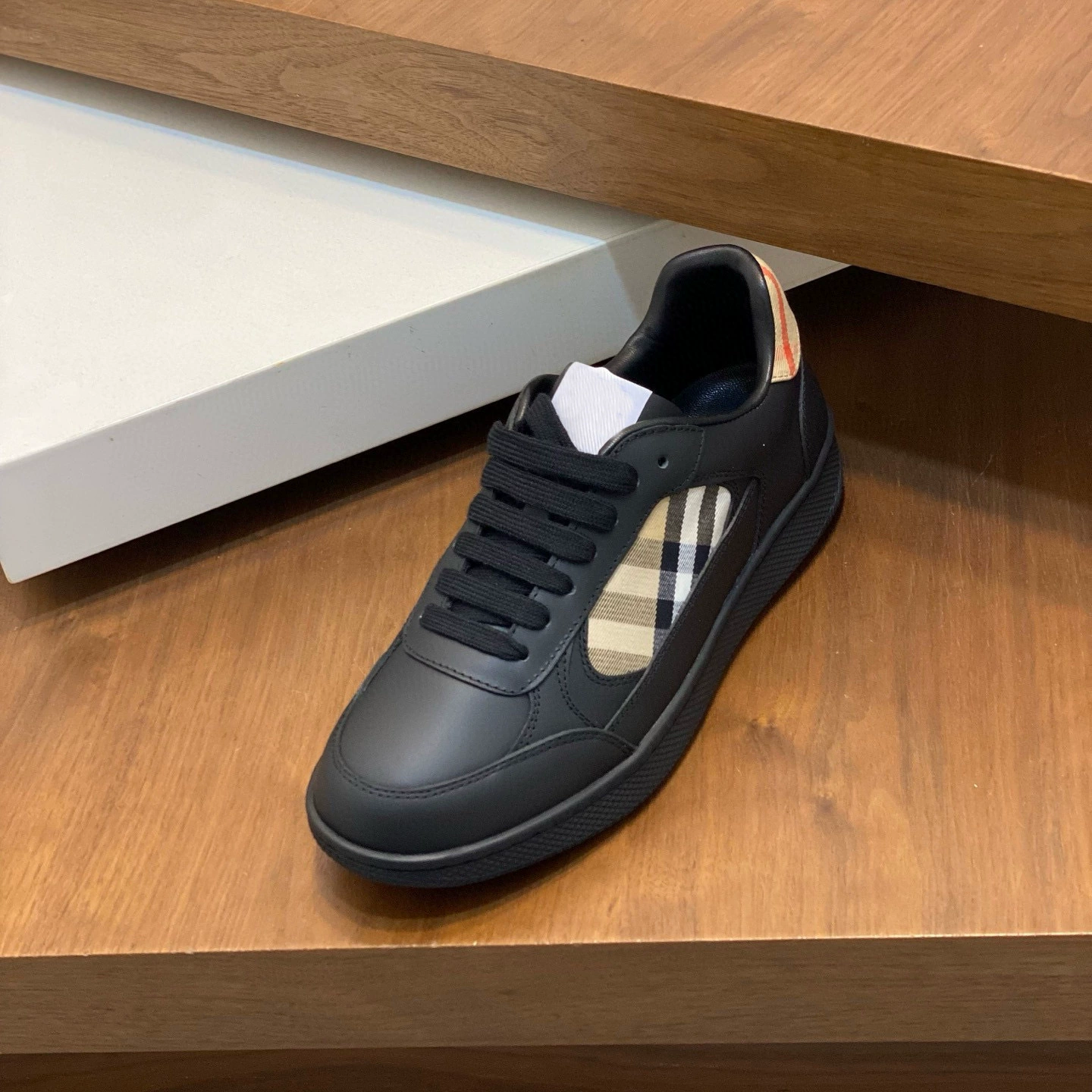 2025 новые весенние мужские повседневные туфли из натуральной кожи и денима, легкие модные кроссовки, удобные бордовые туфли.