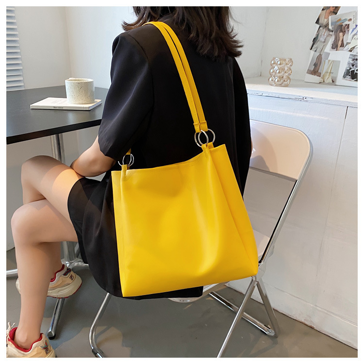 Korean Style Simple Solid Color Shoulder Tote Bag Wholesale display picture 3