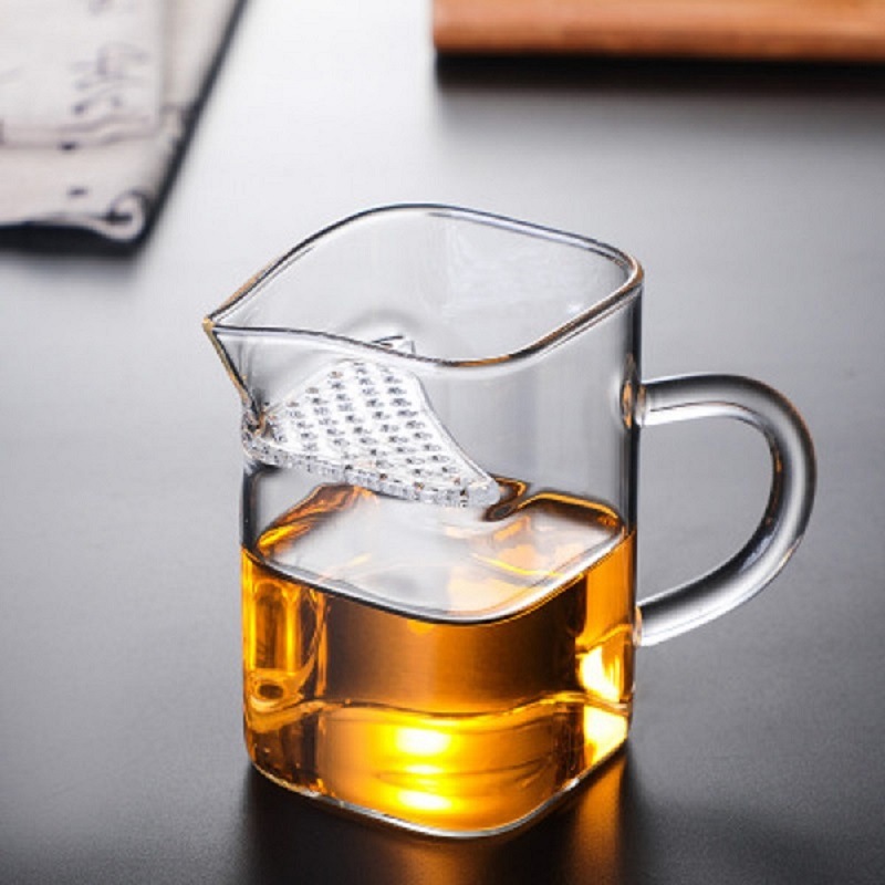 Fábrica al por mayor de filtro de media luna cuadrada taza de té dispensador de té de vidrio borosilicato leche desayuno taza de jugo