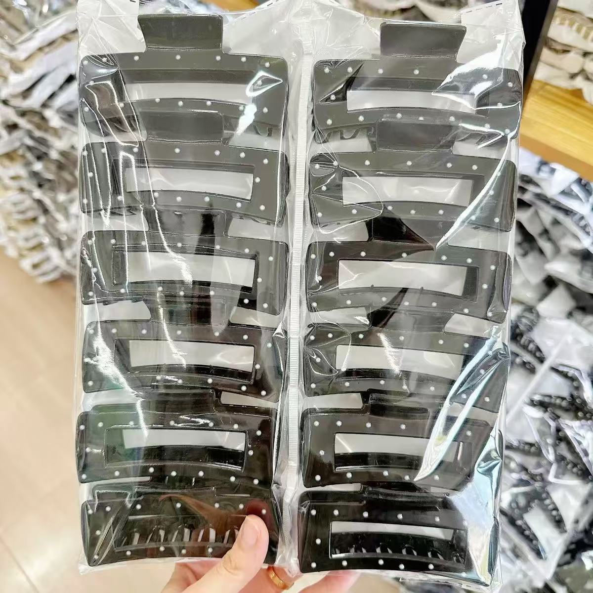 Amazon transfronteriza pintura de goma de gran tamaño clip de pelo espalda Cabeza de tiburón clip de pelo volumen multi horquilla dos yuanes accesorios para el cabello al por mayor