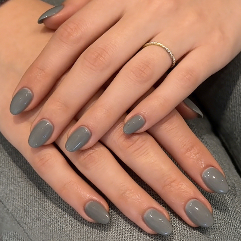 Short Oval Solid Color Glossy Light Gray High-End Nail Enhancement Set, 32 Pieces of High-Quality Detachable False Nails for Wholesale