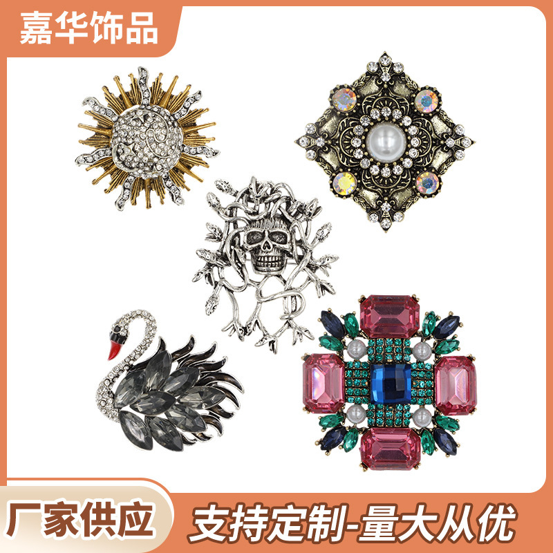 新款时尚复古镶钻几何立体方块花朵胸针胸花外套大衣别针领针