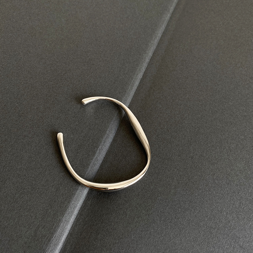 925 plata esterlina Corea del Sur Dongdaemun sólido irregular streamline pulsera femenina luz lujo Mori estudiante alto sentido