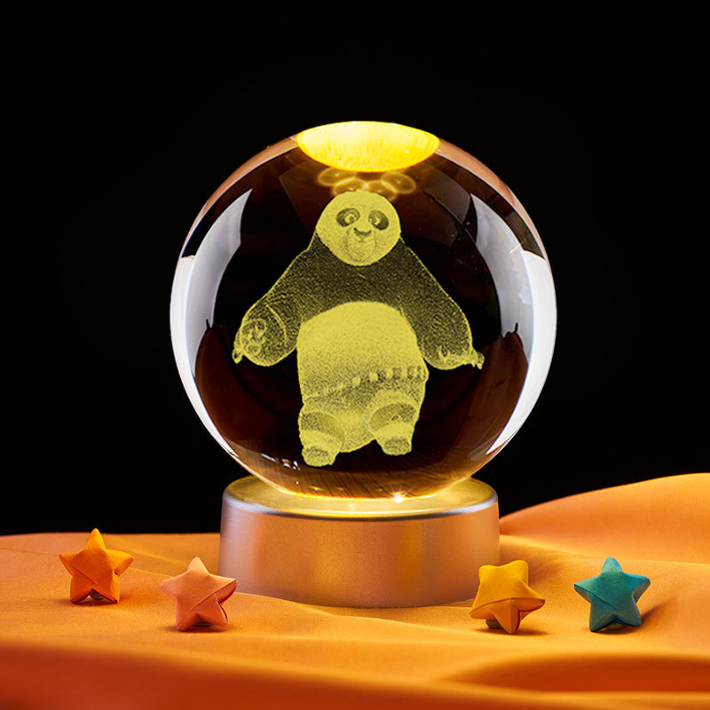 Kung Fu Panda dibujos animados bola de cristal de color 3D escultura interior luminosa cristal adornos base de madera adornos luminosos