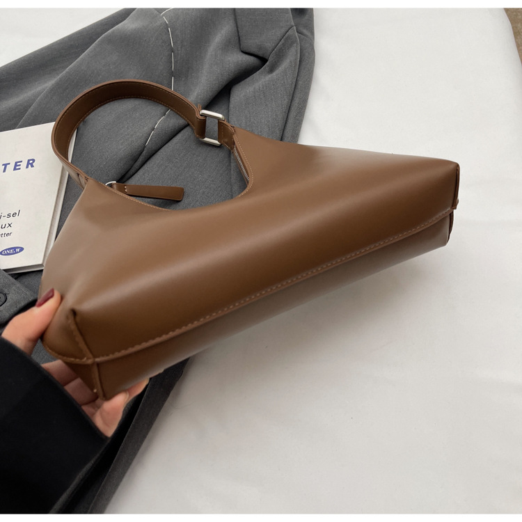 Sotto le ascelle da donna 2024 nuovo modello minimalista a mezzaluna con temperamento versatile, viaggio casual, consistenza portatile,_voghion.com