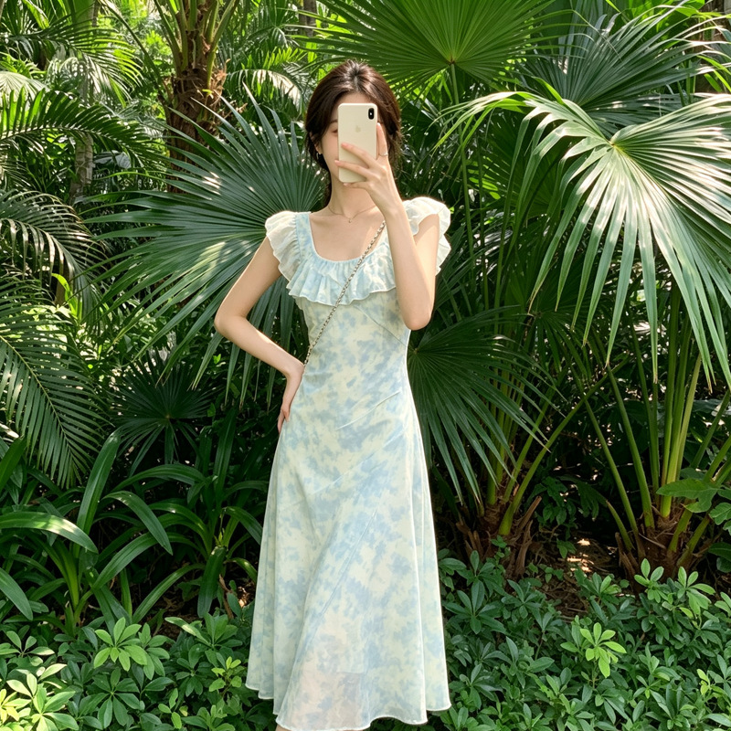 Tea break blue gradient dress with small flutter sleeves, women's summer long dress with lace trim, waist-cinching, island cloud gentle temperament floral print Tea break blue gradient dress with small flutter sleeves, women's summer long dress with lace trim, waist-cinching, island cloud gentle temperament floral print