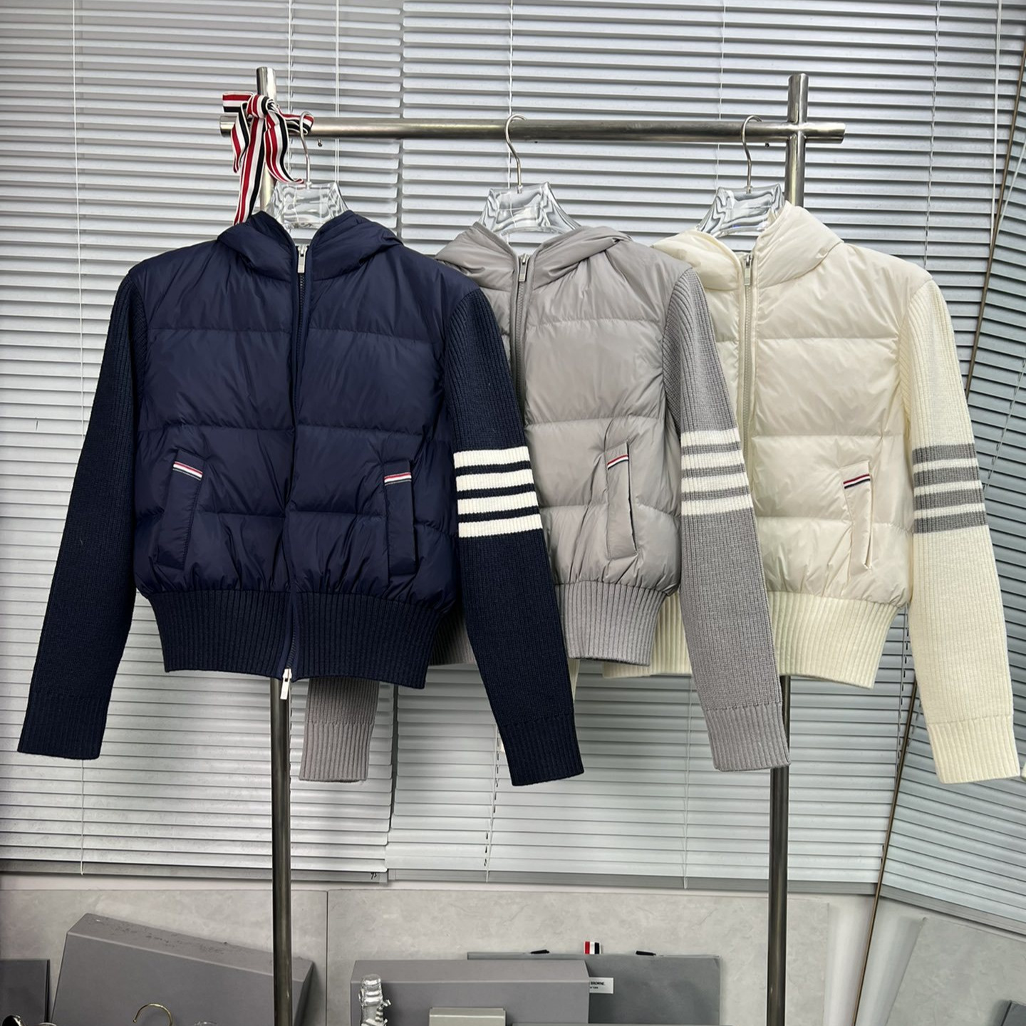 High-Quality Autumn and Winter Women's down Jacket with Four-Pocket Design, Long Sleeves, Hood, and Zipper