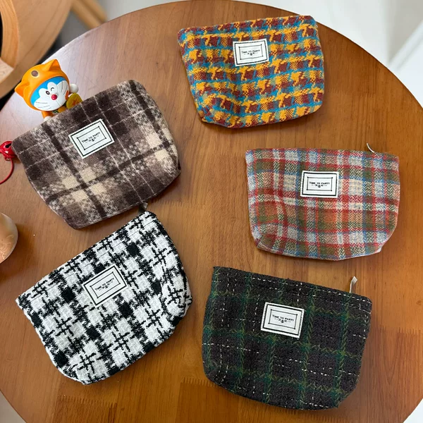 Vintage Plaid Makeup Bag Lipstick Change Wash Storage Bag Women's Portable Clutch Bag Winter Woolen Fashion Commuter