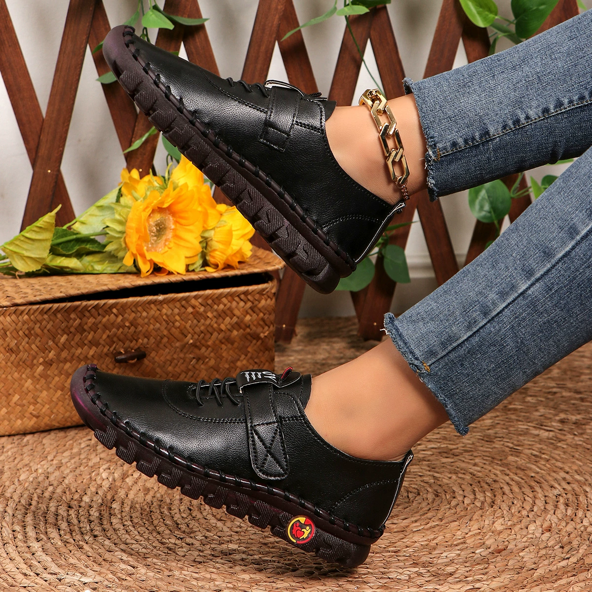 Women’s summer velcro shoes for moms, plus sizes 36–45, soft cushioned sole