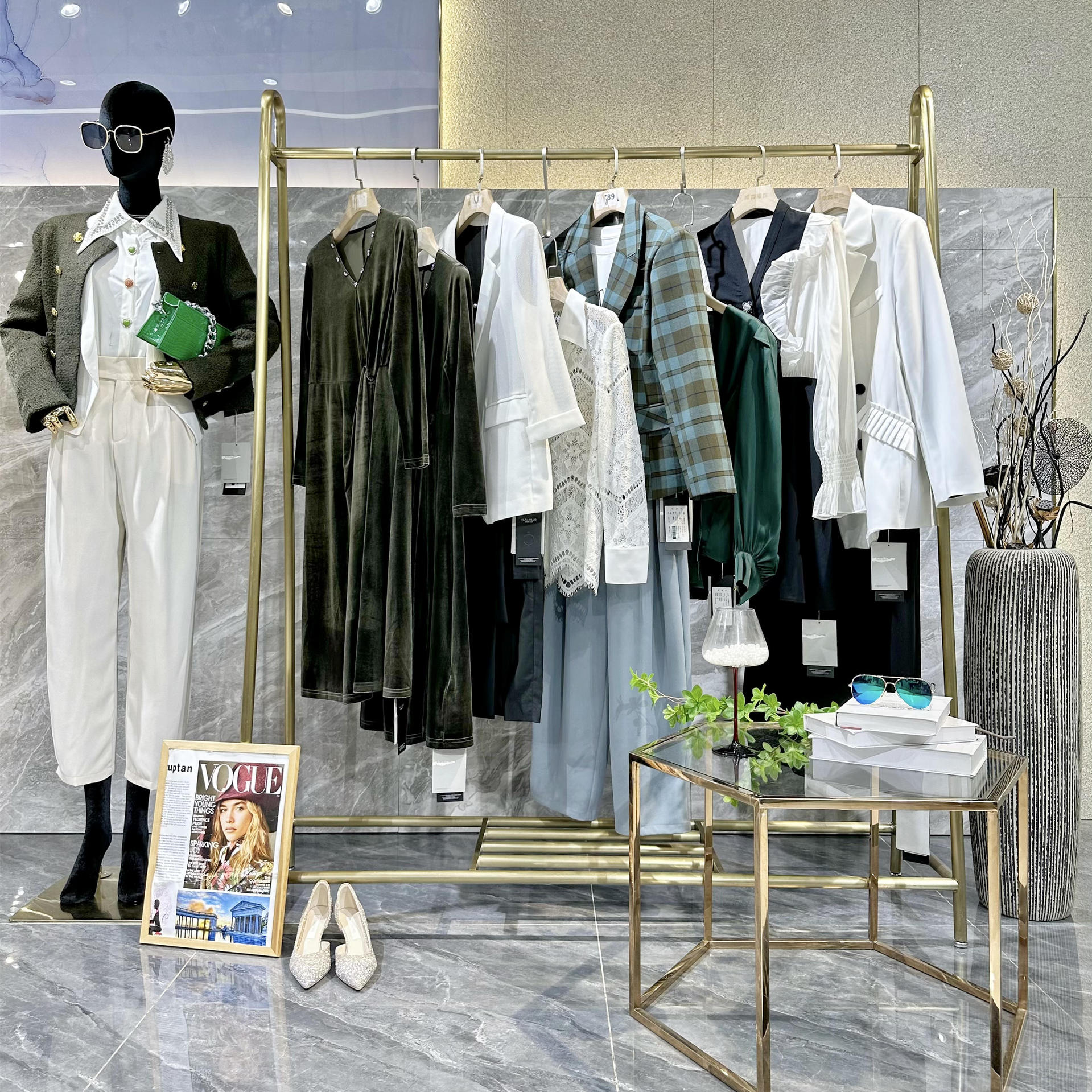 专柜品牌折扣女装尾款批发撤柜衣服清仓实体直播挑款拿货走份货源-阿里巴巴