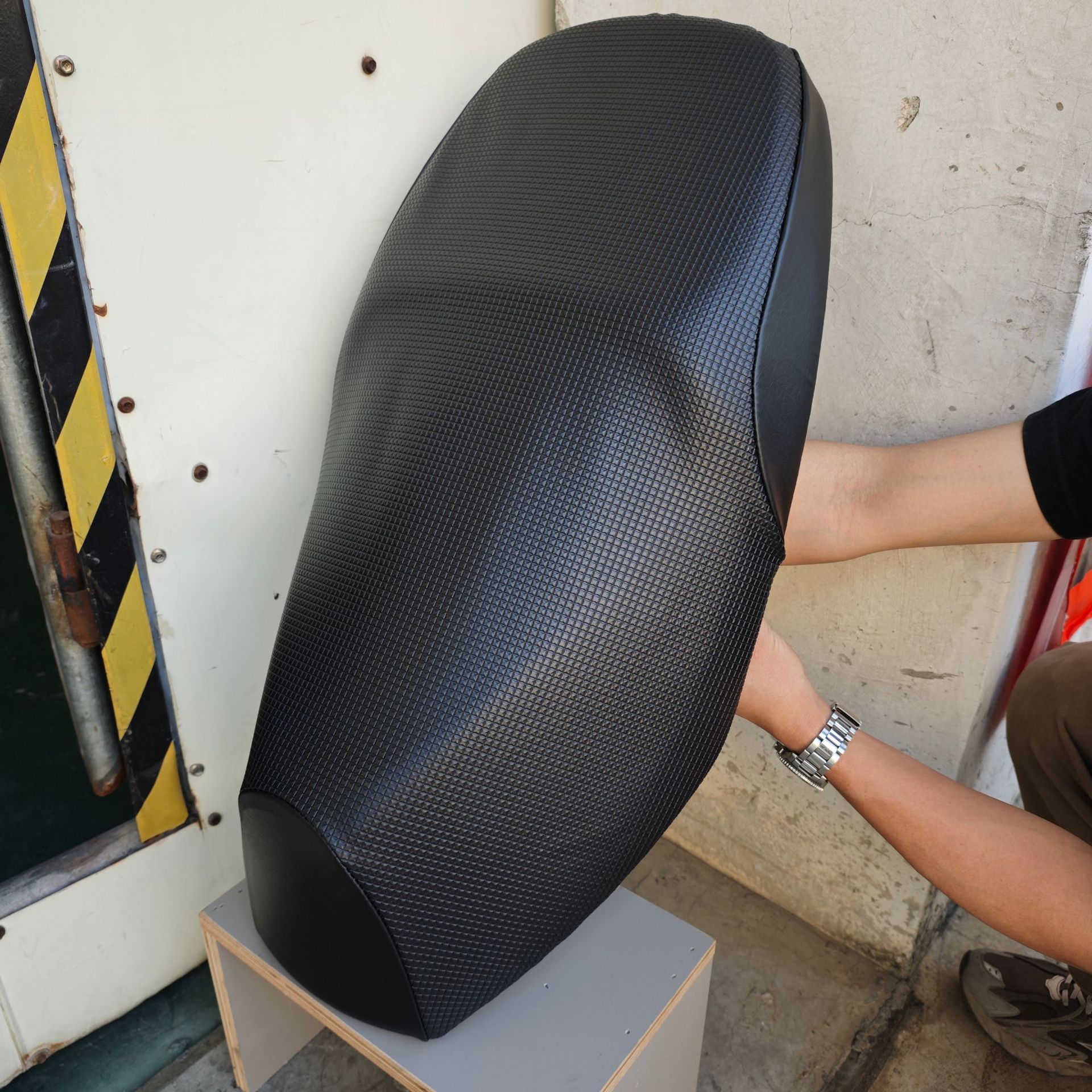 Suitable for Haojue Yu Zuan 125T10C Motorcycle Seat Cushion Cover Waterproof, Heat-Insulating and Sun-Proof Leather Seat Cushion Cover Without Nails