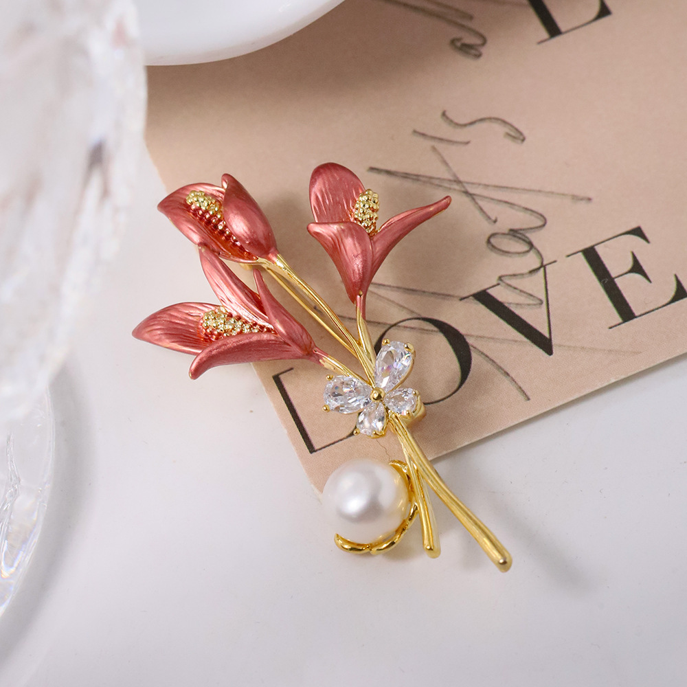 Tulipan perla broche mujer delicada pequeña fragancia nueva sensación de alto nivel de flor de pecho traje pin accesorios regalos