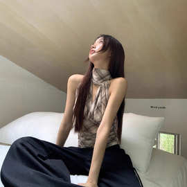 设计感格纹美背挂脖吊带背心女夏季修身无袖外穿辣妹显瘦短款上衣