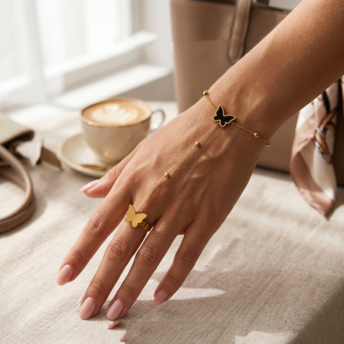 French-style gentle butterfly finger bracelet, simple design integrated hand accessory, fashionable and versatile accessory for commuting