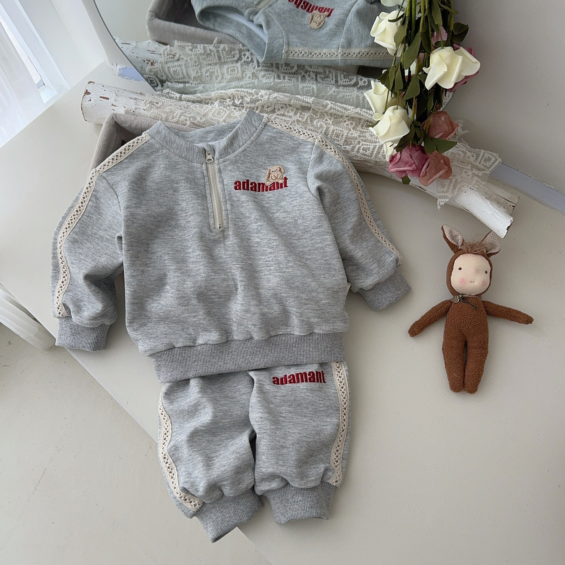 Ropa deportiva para bebés y niños, suéteres, trajes de manga larga, celebridades de Internet, chaquetas casuales para niños de moda, pantalones, ropa de primavera y otoño