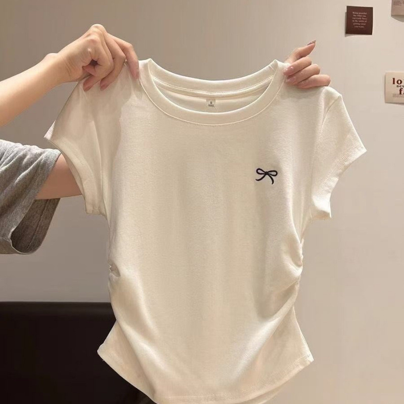 女性のための右肩ラウンドネック半袖Tシャツ夏の新しいスタイルのプリーツウエストデザインスリムホットガールショート刺繍トップ|undefined